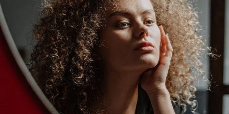 “ჩემს დედამთილს სიმართლის გამჟღავნების ისე ეშინია, რომ არა მგონია, ოდესმე მაწყენინოს… თავიდან სარძლოდ ჩემი გვარის გამო მიწუნებდა, მაგრამ როცა გაიგო, რომ მისი საიდუმლო ვიცოდი მთხოვდა არ დამღუპო ჩემს შვილს ცოლობაზე უარი არ უთხრაო..“