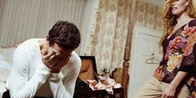 „მითხრა საფულე დევს მანდ, ფული ამოიღე და მომაწოდეო.. გავხსენი და სწორედ იქ აღმოვაჩინე ცოლ-შვილის სურათი. ელდა მეცა, ჩახუტებულები რომ ვნახე. თან, ჩემი დაქალის აღწერილ გოგოს და ბავშვებს ჰგავდნენ..“