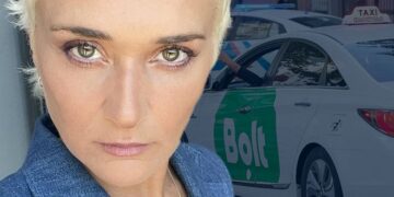 “მოვიდა ტაქსი… ჩავჯექით… წავედით… მძღოლს წარბიც არ შეუხრია ისე გააჩერა მანქანა… სასაცილოა თუ სატირალი ვერ ვხვდები”