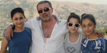 ,,სამივე შვილს აუპატიურებდა და სცემდა” – დებმა მამა ჩაქუჩით მოკლეს – შემზარავი საქმის ახალი დეტალები