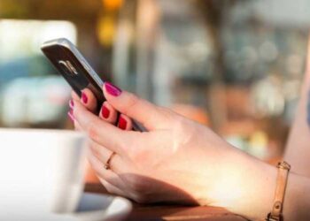 „ძველი შეყვარებული მესიჯს მიფრიალებს, სადაც ვწერ, რომ ქმარი არ მიყვარს” – როგორ მოვიქცე?