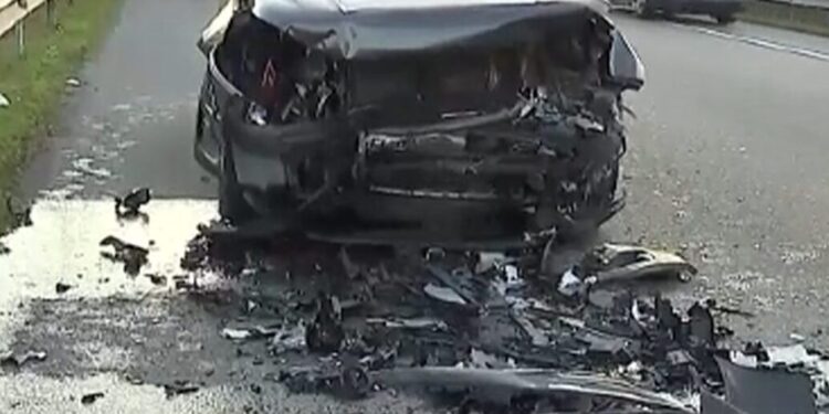 ერთმანეთს ორი ავტომობილი შეეჯახა – ვრცელდება უმძიმესი ავარიის კადრები, რომელსაც მსხვერპლი მოჰყვა