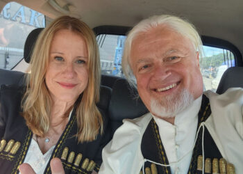 ,,ვისი გულისთვის დაანგრია 60 წლის ლადო ბურდულმა 20-წლიანი ოჯახი? – „დიდი მადლობა ჩემს ყოფილ მეუღლეს ქეთის გაგებისთვის… ერთი ცხოვრება მაქვს და არ შემიძლია კომპრომისებზე წავიდე“