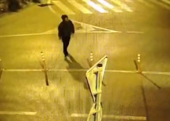 (VIDEO) ,,მძაფრსიუჟეტიან ფილმს გავს“ – როგორ შეიჭრა ალეკო ელისაშვილი სასამართლოს შენობაში და დაუპირისპირდა მანდატურებს? – პროკურატურა ახალ, შოკისმომგვრელ ვიდეოს ავრცელებს