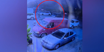 (VIDEO) ვრცელდება სათვალთვალო კამერის ჩანაწერი მარნეულიდან, რომელშიც ავარიის მომენტში დაფიქსირებული კადრებია ასახული – რა ჩანს ვიდეოში?