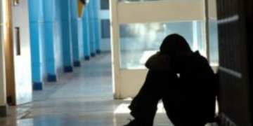 „მოსწავლეს მშობლებმა ტორტი არ გაუნაწილეს, დედაშენს ფული არ დაუდია და არ გეკუთვნისო.. ბავშვმა ტორტი არ ჭამა, სახლში ატირებული მივიდა” – მძიმე ფაქტი სკოლაში