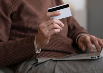 ,,ბარათები წლის ბოლომდე უნდა შეიცვალოს, წინაღმდეგ შემთხვევაში, თანხის გატანა შეიზღუდება” – ვის მოუწევს ახალი ბარათების აღება