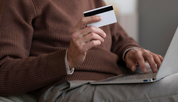 ,,ბარათები წლის ბოლომდე უნდა შეიცვალოს, წინაღმდეგ შემთხვევაში, თანხის გატანა შეიზღუდება” – ვის მოუწევს ახალი ბარათების აღება