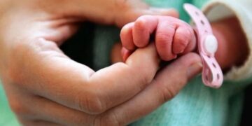 გადაარჩინეს ბავშვი, რომელიც დაბადებისას 300 გრამს იწონიდა