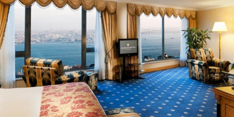 შემზარავი ტრაგედია სტამბოლში: დედა და ორი შვილი გარდაცვლილი იპოვეს – სასტუმრო ევაკუირებულია