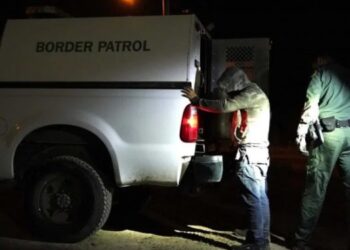 „მესაზღვრე მეუბნება, პირველად ვნახე ქართველი, რომელმაც თავის გადასარჩენად სხვა ქართველი ჩაუშვაო – არადა ყველაფერი წესრიგში გვქონდა, ჩვენ წინ კი წავიდა 7 კაციანი ქართველების ჯგუფი მათ შორის ერთ ერთი ცნობილი ადამიანი“