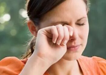 რატომ გვითამაშებს თვალი – რას ამბობენ ექიმები?