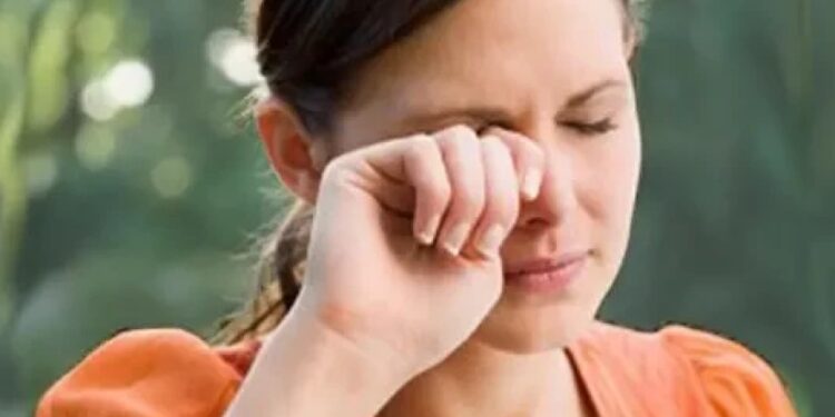 რატომ გვითამაშებს თვალი – რას ამბობენ ექიმები?