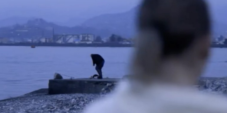 ვინ არის 17 წლის გოგო, რომელიც თანატოლებს სასტიკად უსწორდება