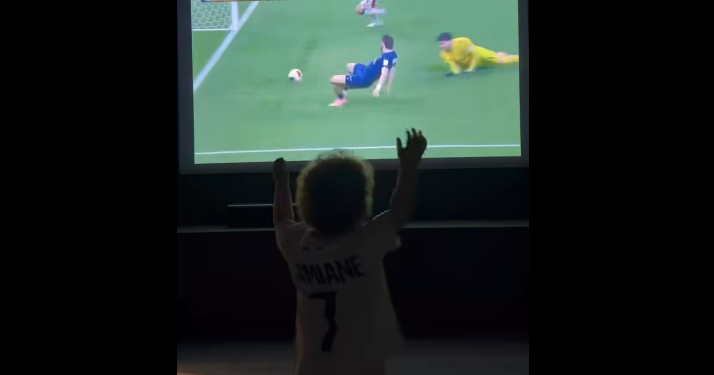 პატარა დამიანეს უსაყვარლესი რეაქცია, როდესაც კვარამ ფინალში გოლი გაიტანა