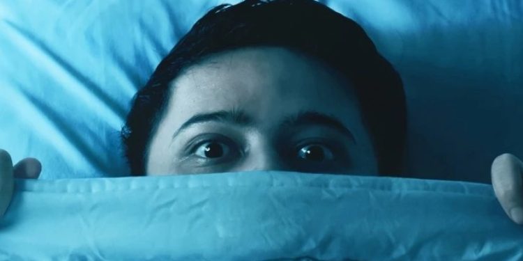 რა იწვევს ძილში უეცარ შეკრთომას და როგორ უნდა აირიდოთ ეს პრობლემა თავიდან – ექიმის განმარტება