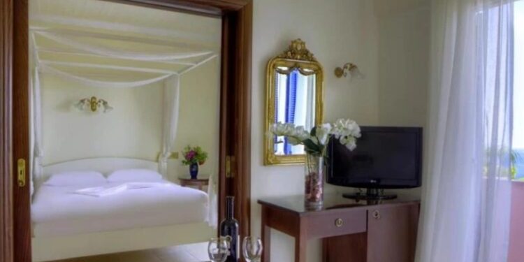 3 ადგილი სახლში, სადაც კატეგორიულად არ შეიძლება სარკის დაკიდება