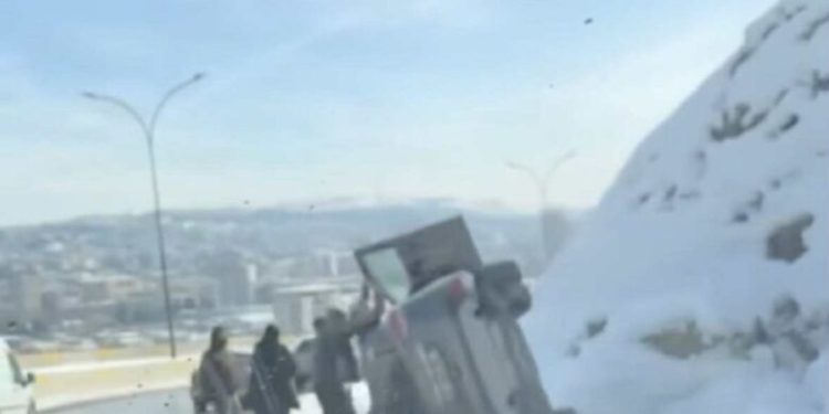 (ვიდეო) ავტოსაგზაო შემთხვევა თბილისში – რა კადრები ვრცელდება