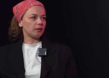 ,,ერთი ამბავია ატეხილი… მაინტერესებს თქვენი აზრი, ადამიანი რომ თავის თავზე ჰყვება ამას, რატომ არის დასაცინი?” – ანი ბებია კრიტიკოსებს პასუხობს