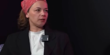 ,,ერთი ამბავია ატეხილი… მაინტერესებს თქვენი აზრი, ადამიანი რომ თავის თავზე ჰყვება ამას, რატომ არის დასაცინი?” – ანი ბებია კრიტიკოსებს პასუხობს