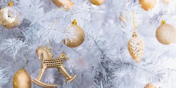 რატომ იშლება ნაძვის ხე ნათლისღების დღესასწაულამდე – ეკლესიის განმარტება