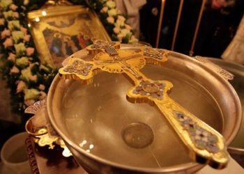 როგორ და როდის უნდა მიიღოთ სწორად ნათლისღების ნაკურთხი წყალი – ღვთის მსახურის რჩევები