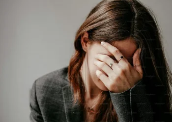 ,,აბორტის ფული მაგიდაზე დამიდო დედამისმა, სახლიდან გავაგდე და ის ფულიც სახეში მივაყარე. ბიჭს ცოლი მოაყვანინა… ორსულობის გამო, დედაჩემმა მცემა კიდეც, მამაშენი მოგკლავსო” – 1 000 დოლარად გაყიდული ჩვილის დედის ემოციური აღსარება