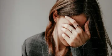 ,,აბორტის ფული მაგიდაზე დამიდო დედამისმა, სახლიდან გავაგდე და ის ფულიც სახეში მივაყარე. ბიჭს ცოლი მოაყვანინა… ორსულობის გამო, დედაჩემმა მცემა კიდეც, მამაშენი მოგკლავსო” – 1 000 დოლარად გაყიდული ჩვილის დედის ემოციური აღსარება