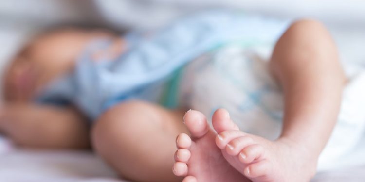 ,,ღამე ტუალეტში შესულა და უმშობიარია” – სანიტარმა ჩვილს ყელი გამოჭრა და პარკით აგდებდა