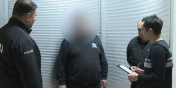 შსს – თბილისში, პირმა საცხოვრებელ სახლში უმისამართოდ რამდენჯერმე გაისროლა, რა დროსაც დედამისი დაიჭრა – ბრალდებული დაკავებულია