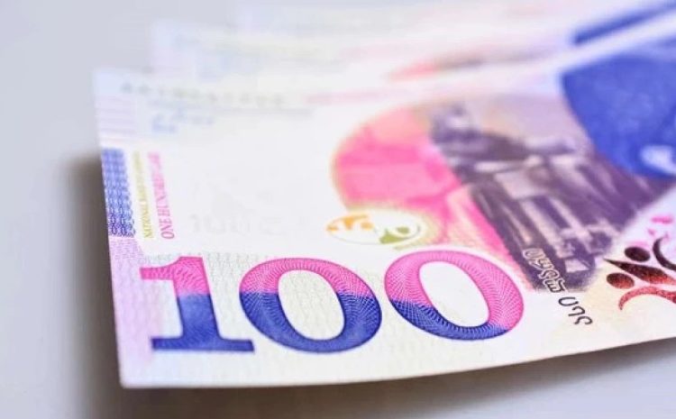 ვალუტის კურსი შეიცვალა – რამდენ ლარად შეიძენთ დოლარს და ევროს?