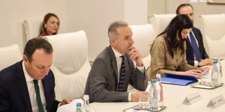 თბილისის საქალაქო სასამართლოში ეკონომიკისა მინისტრის ყოფილი მოადგილის, რომეო მიქაუტაძის სასამართლო პროცესი მიმდინარეობს